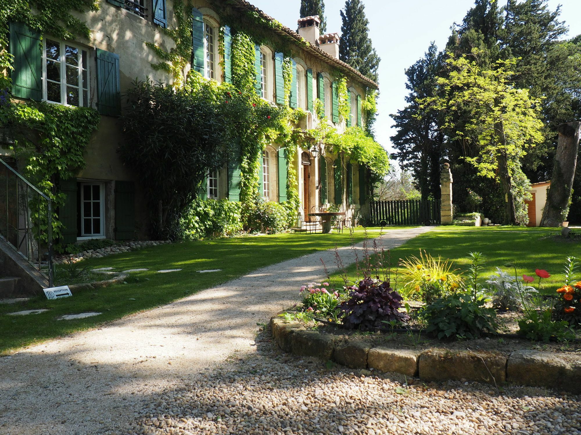 Les Gites Du Domaine De Rhodes Αβινιόν Εξωτερικό φωτογραφία